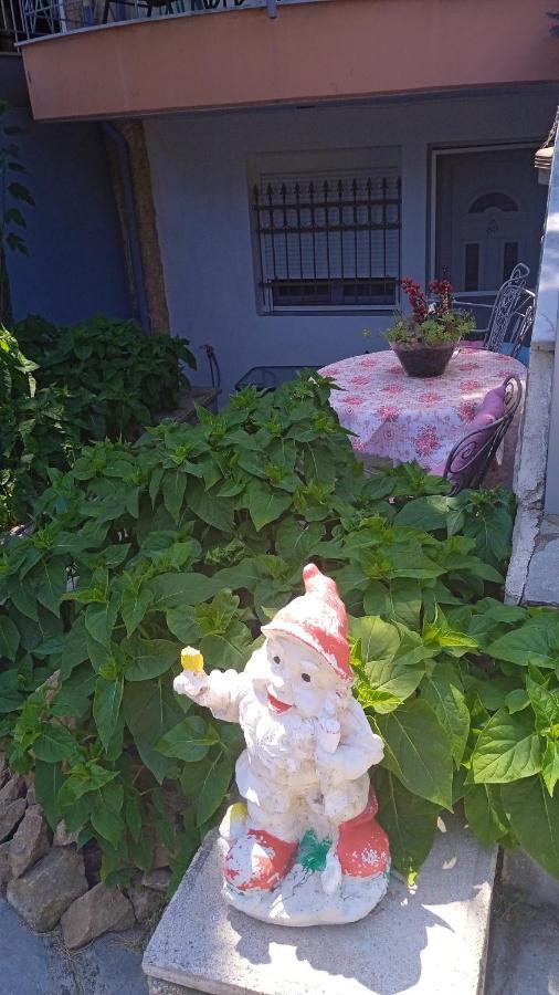 Roses Apartments Неа-Міханіона Екстер'єр фото