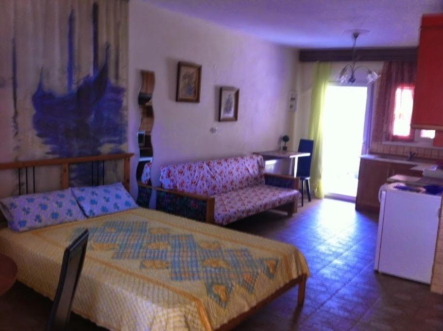 Roses Apartments Неа-Міханіона Екстер'єр фото